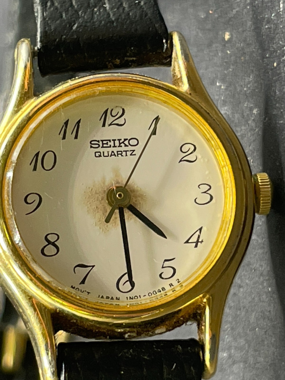 Vintage Seiko Watch Women 18mm Gold Tone Round 1N00-0048 Black Leather Band